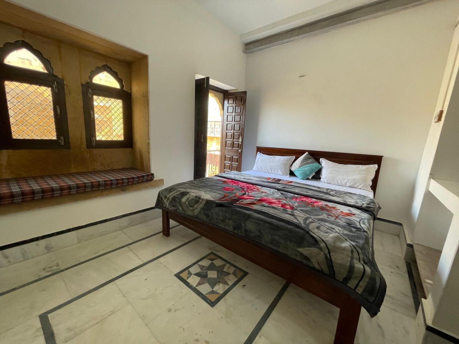 Hotel Sallu Safari Jaisalmer Bilik gambar